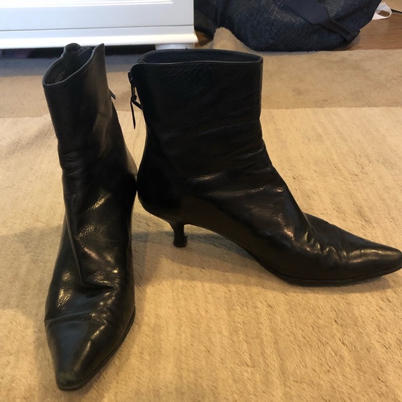 Stuart Weitzman Shoes - Stuart Weitzman “Simplicity” Bootie